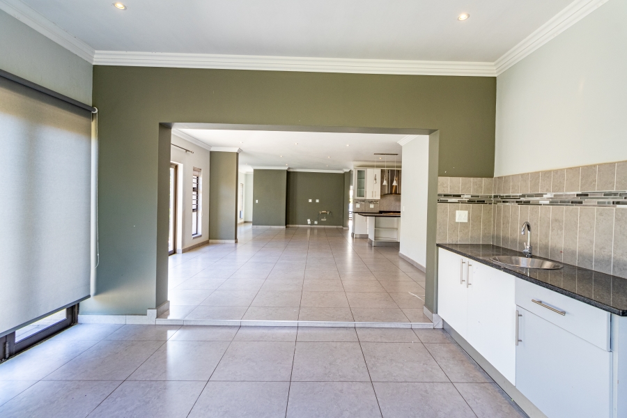 To Let 4 Bedroom Property for Rent in Willow Acres Gauteng