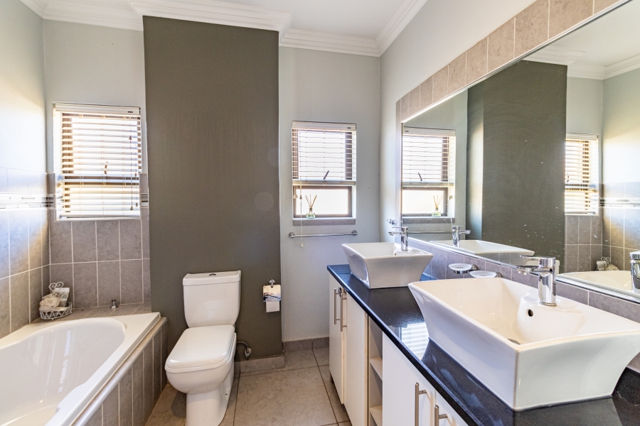 To Let 4 Bedroom Property for Rent in Willow Acres Gauteng
