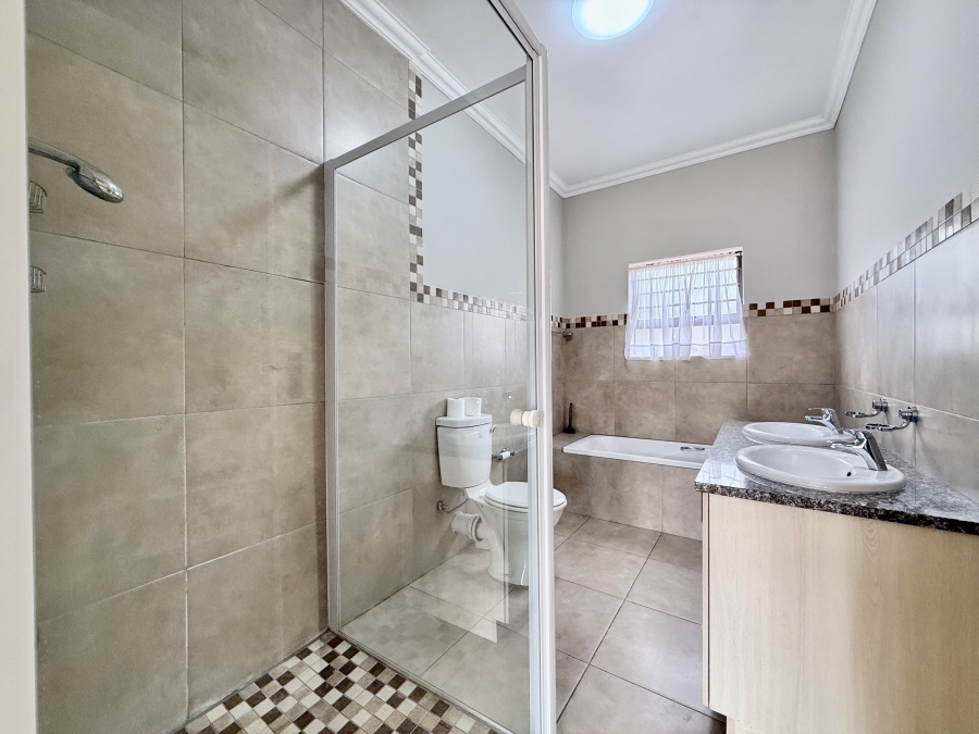 3 Bedroom Property for Sale in The Retreat Gauteng
