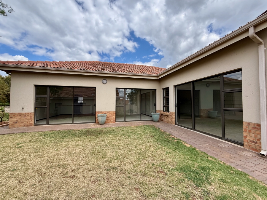 3 Bedroom Property for Sale in The Retreat Gauteng