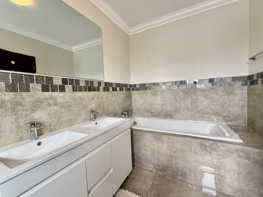 3 Bedroom Property for Sale in The Meadows Gauteng