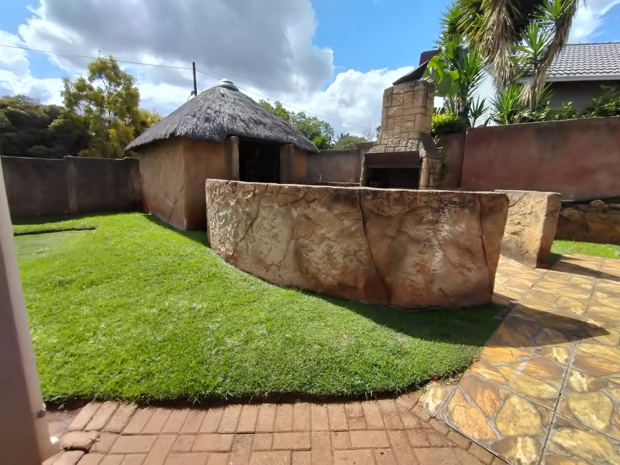 4 Bedroom Property for Sale in Roodekrans Gauteng