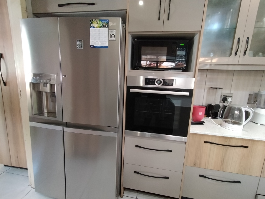 4 Bedroom Property for Sale in Roodekrans Gauteng