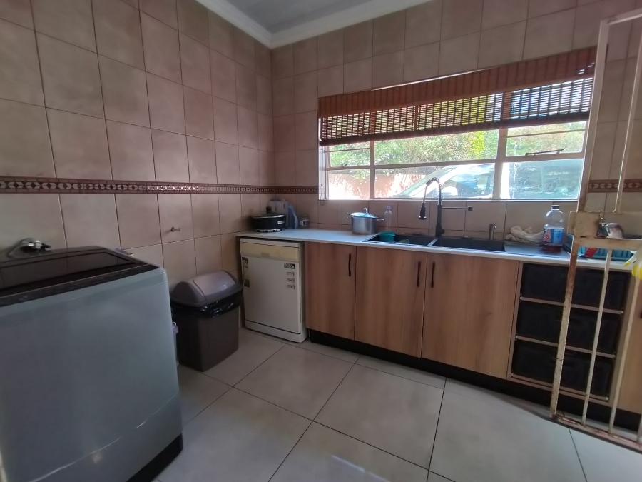 4 Bedroom Property for Sale in Roodekrans Gauteng