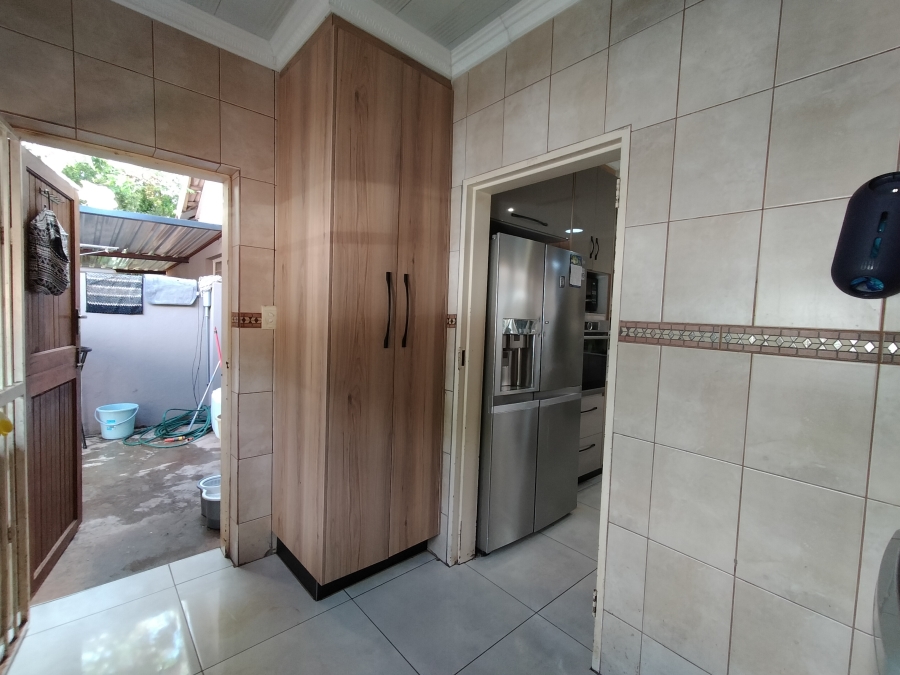 4 Bedroom Property for Sale in Roodekrans Gauteng