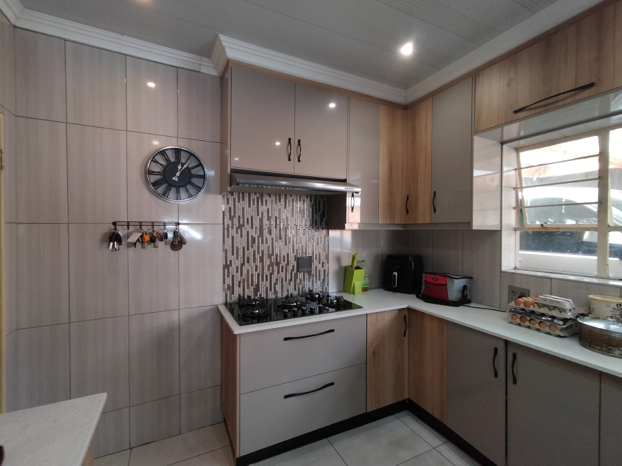4 Bedroom Property for Sale in Roodekrans Gauteng