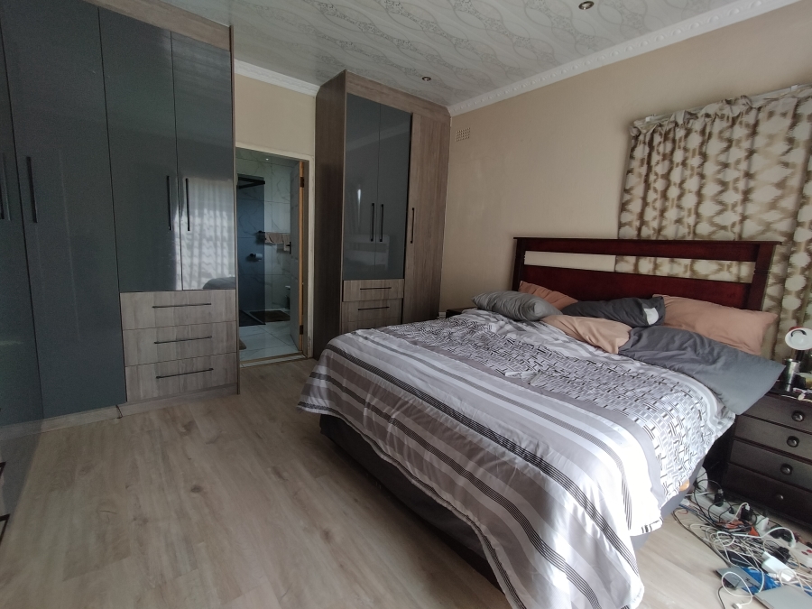 4 Bedroom Property for Sale in Roodekrans Gauteng