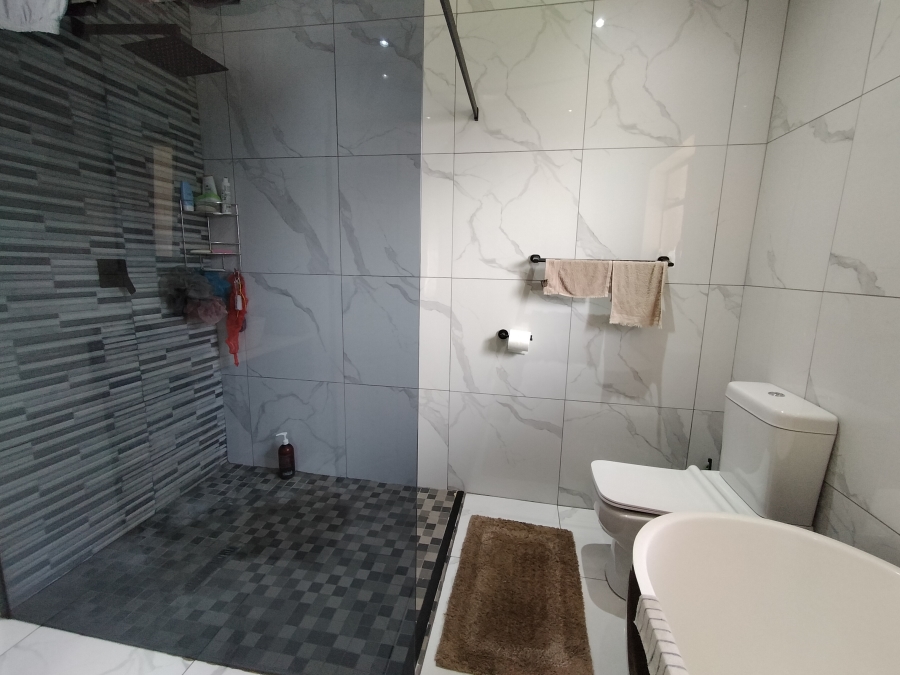 4 Bedroom Property for Sale in Roodekrans Gauteng