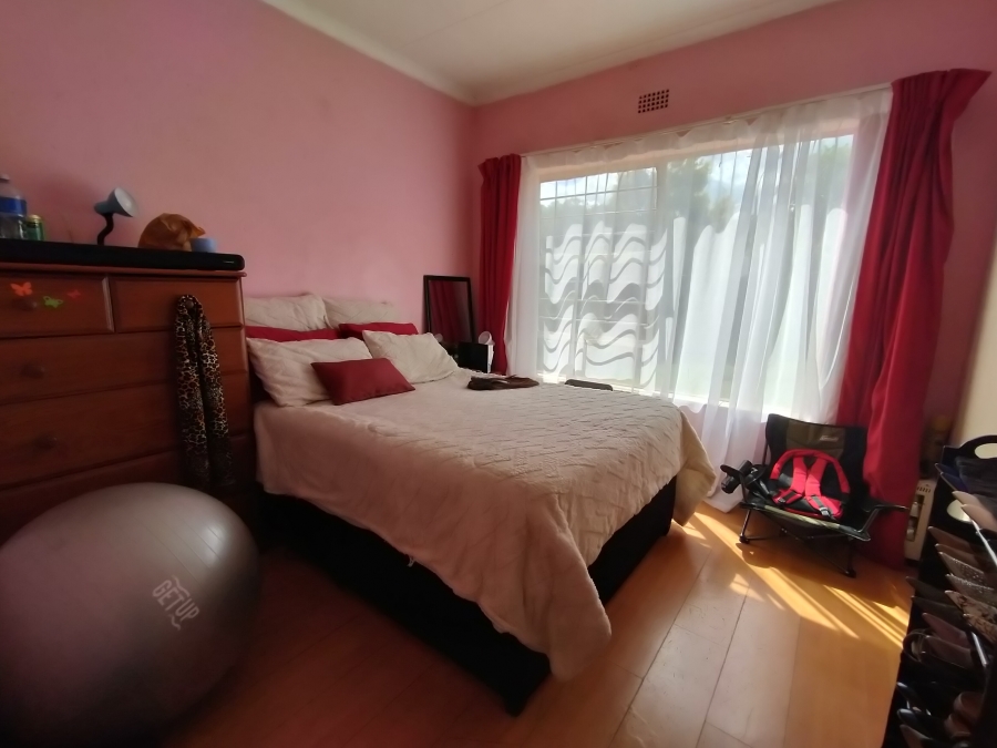 4 Bedroom Property for Sale in Roodekrans Gauteng