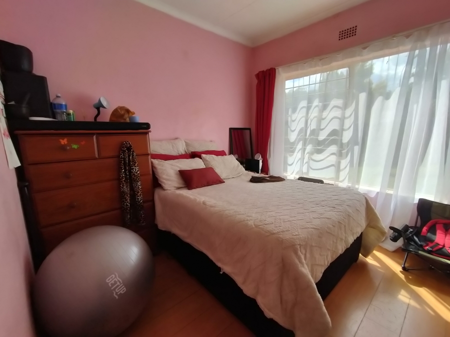 4 Bedroom Property for Sale in Roodekrans Gauteng