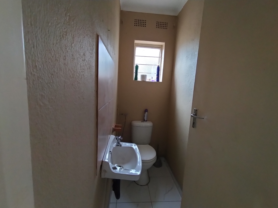 4 Bedroom Property for Sale in Roodekrans Gauteng