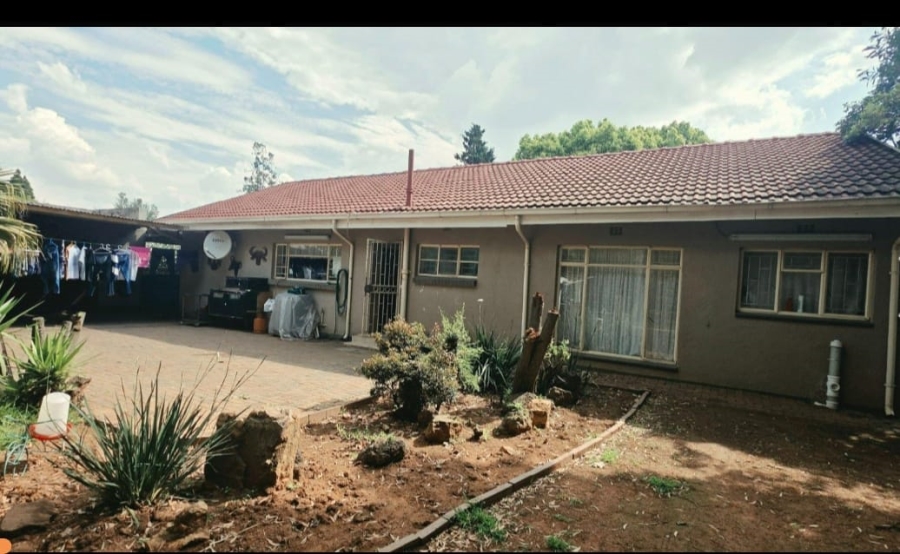 5 Bedroom Property for Sale in Greenhills Gauteng