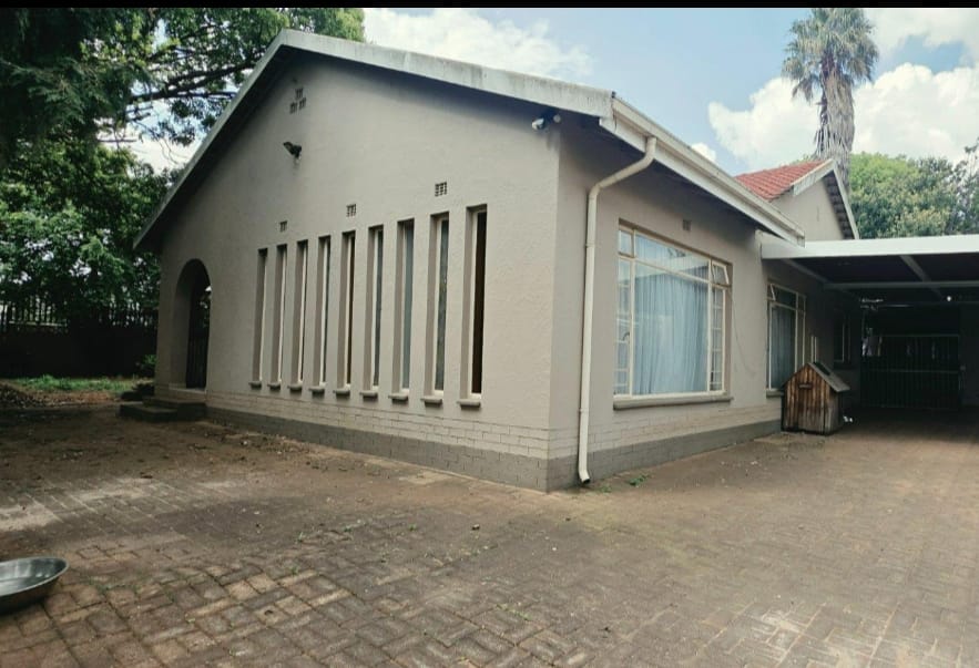 5 Bedroom Property for Sale in Greenhills Gauteng