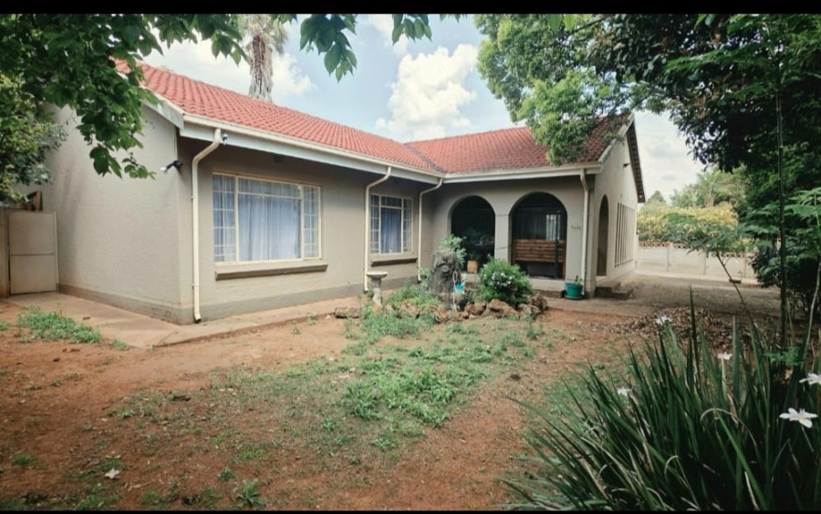 5 Bedroom Property for Sale in Greenhills Gauteng