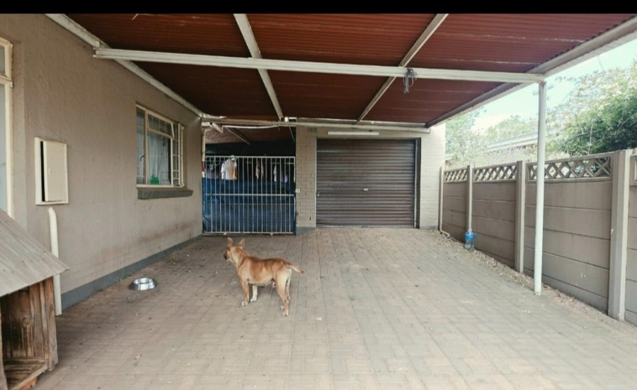 5 Bedroom Property for Sale in Greenhills Gauteng