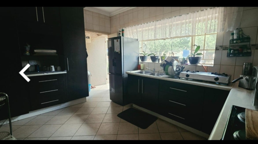 5 Bedroom Property for Sale in Greenhills Gauteng