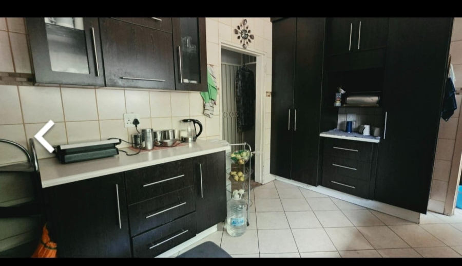 5 Bedroom Property for Sale in Greenhills Gauteng