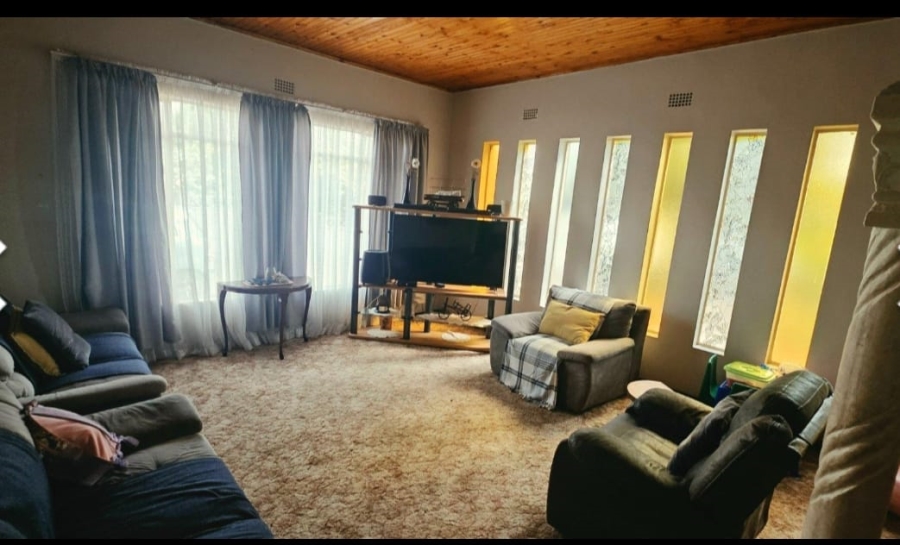 5 Bedroom Property for Sale in Greenhills Gauteng