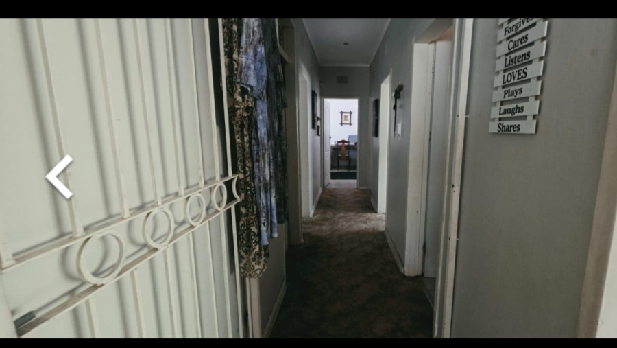 5 Bedroom Property for Sale in Greenhills Gauteng