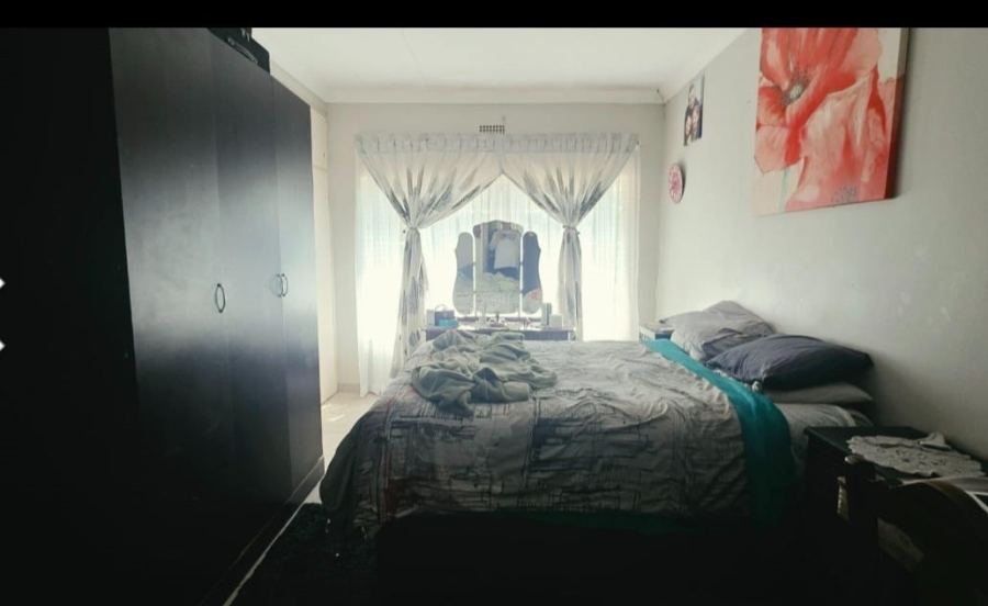 5 Bedroom Property for Sale in Greenhills Gauteng