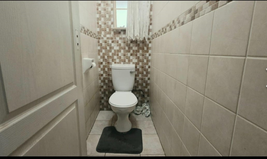 5 Bedroom Property for Sale in Greenhills Gauteng