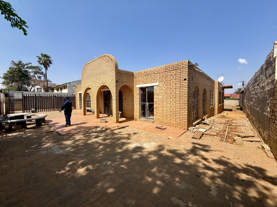 4 Bedroom Property for Sale in Lenasia South Gauteng