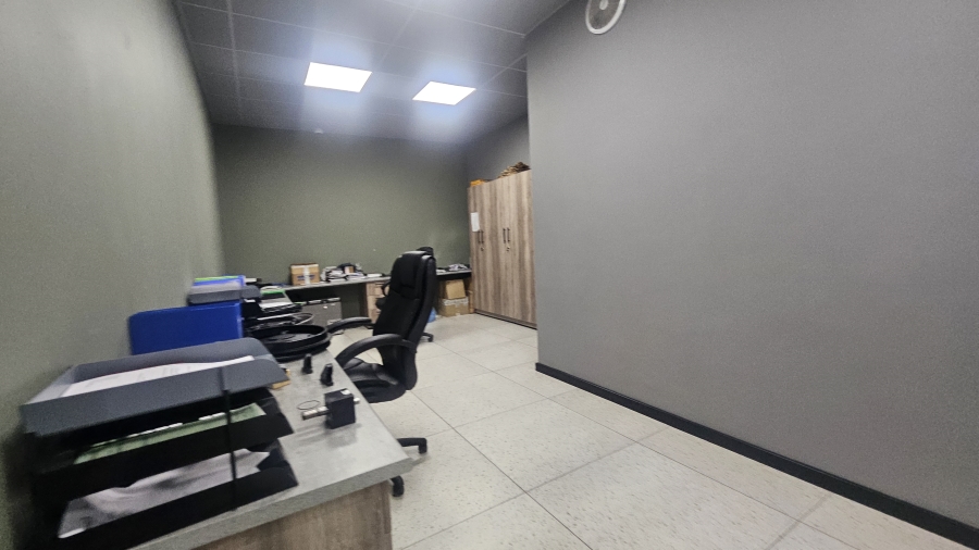To Let Commercial Property for Rent in Knoppieslaagte Gauteng