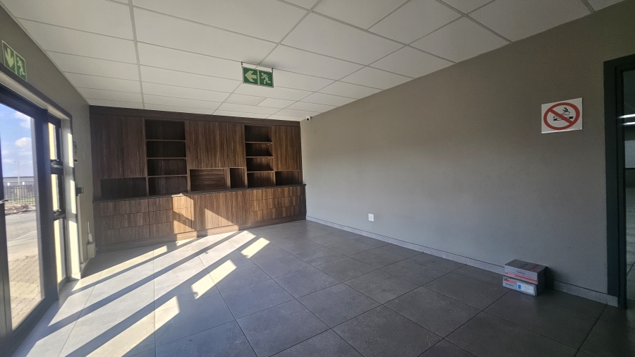 To Let Commercial Property for Rent in Knoppieslaagte Gauteng