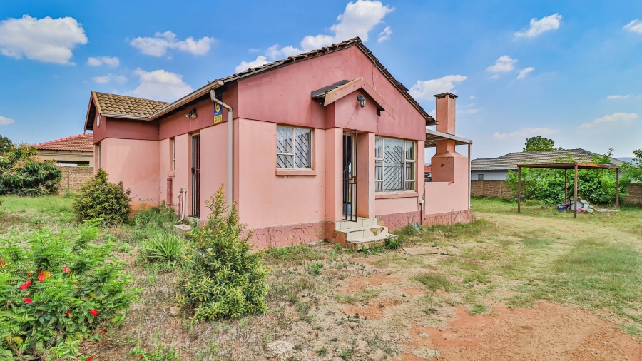 3 Bedroom Property for Sale in Kirkney Gauteng
