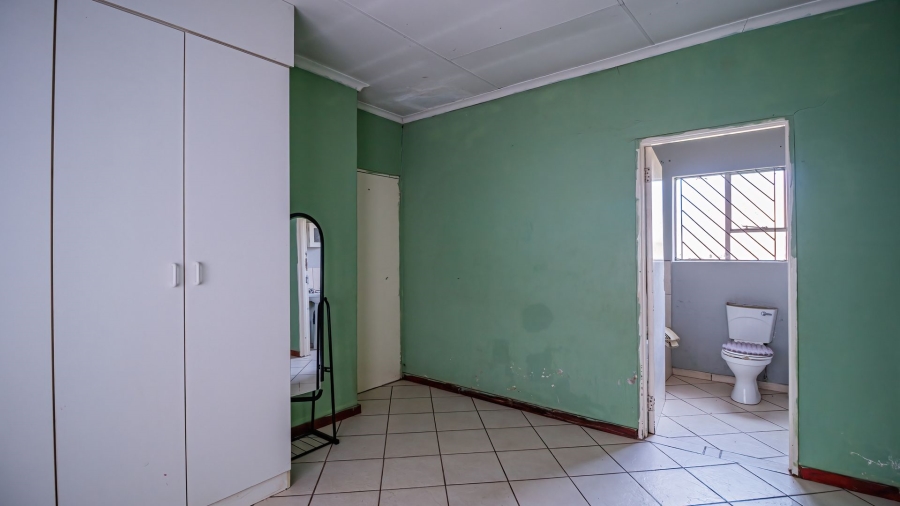 3 Bedroom Property for Sale in Kirkney Gauteng