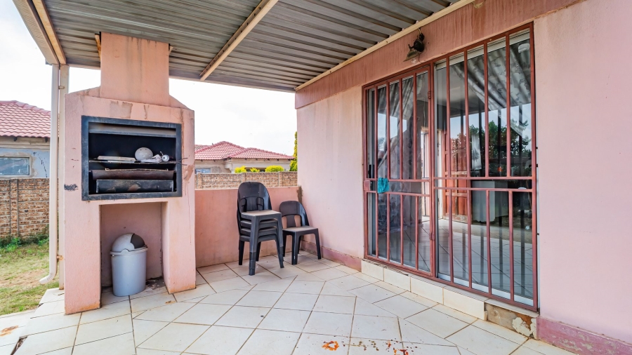 3 Bedroom Property for Sale in Kirkney Gauteng