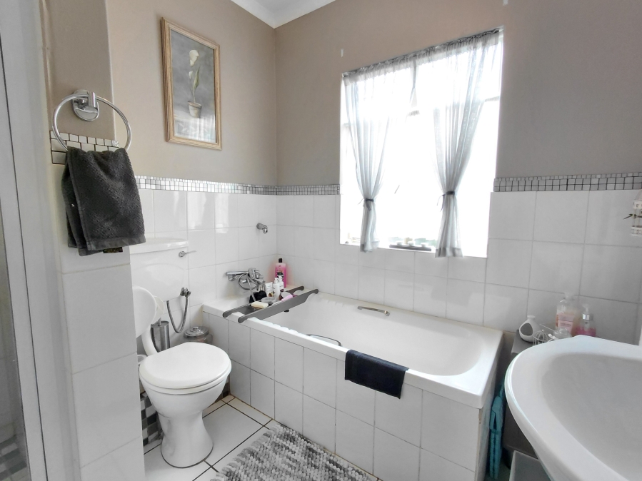 2 Bedroom Property for Sale in Wapadrand Gauteng