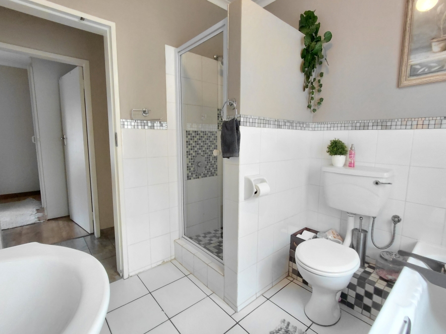 2 Bedroom Property for Sale in Wapadrand Gauteng
