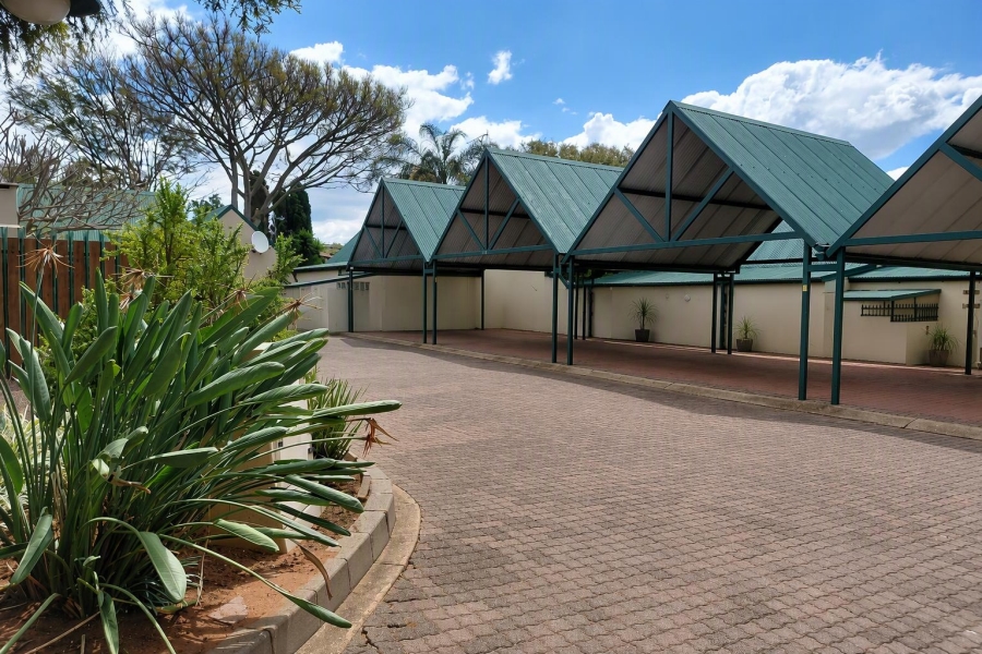 2 Bedroom Property for Sale in Wapadrand Gauteng
