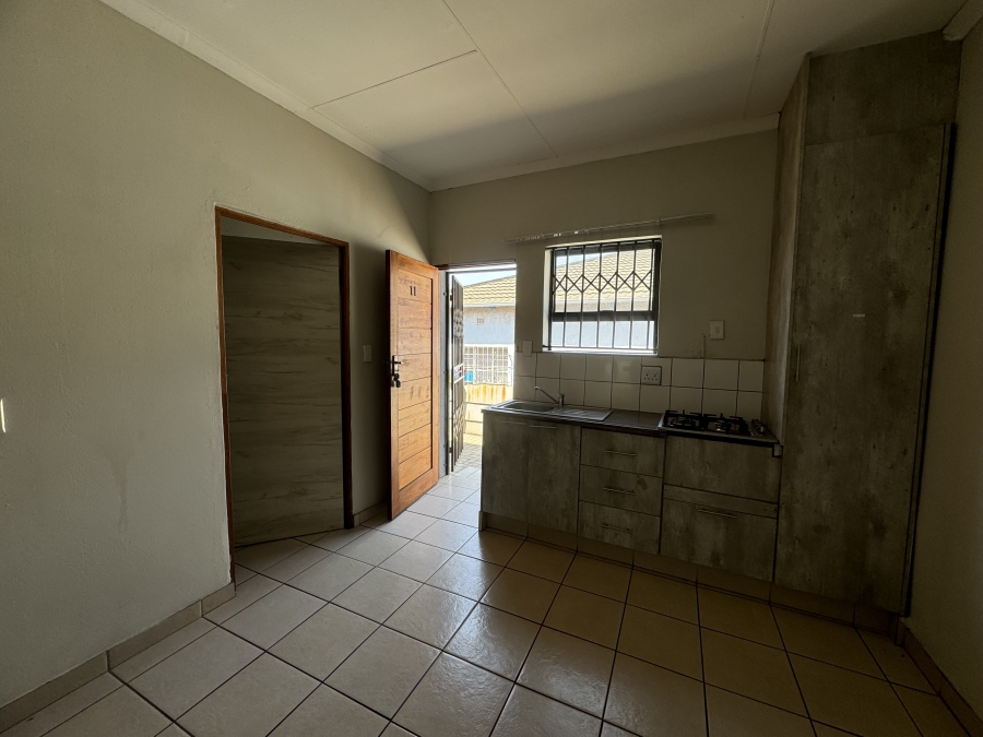 To Let 1 Bedroom Property for Rent in Delville Gauteng