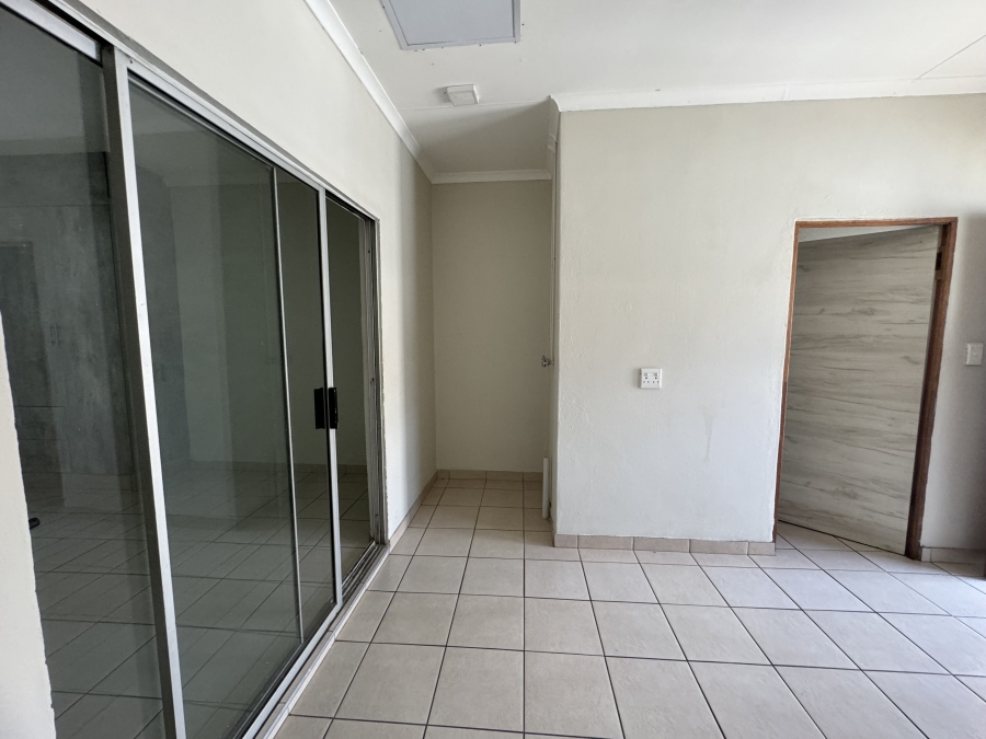 To Let 1 Bedroom Property for Rent in Delville Gauteng
