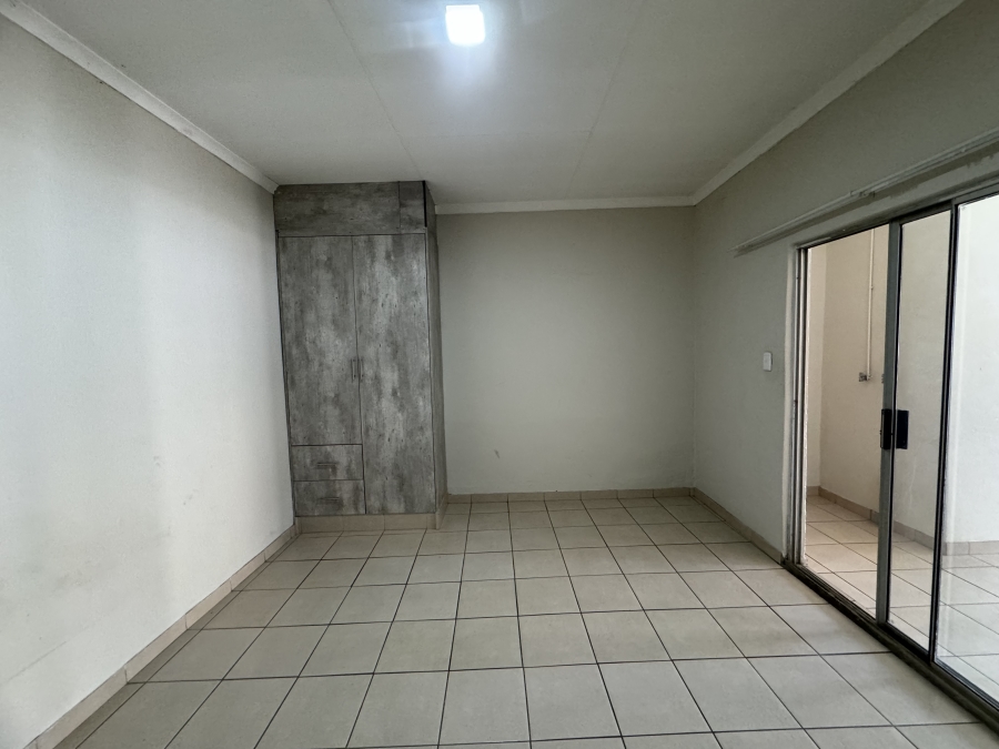 To Let 1 Bedroom Property for Rent in Delville Gauteng