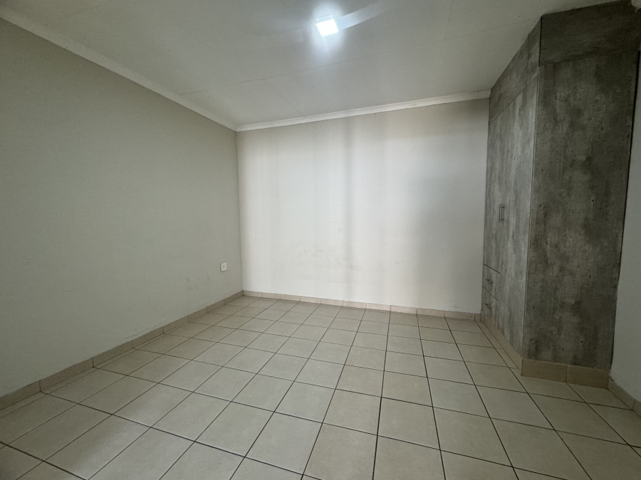 To Let 1 Bedroom Property for Rent in Delville Gauteng