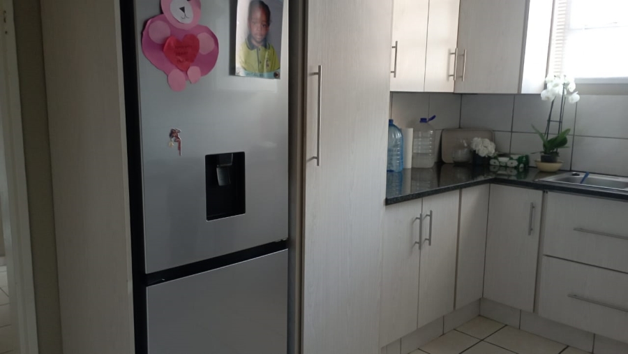 To Let 1 Bedroom Property for Rent in Lambton Gauteng