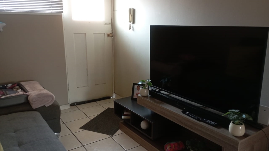 To Let 1 Bedroom Property for Rent in Lambton Gauteng