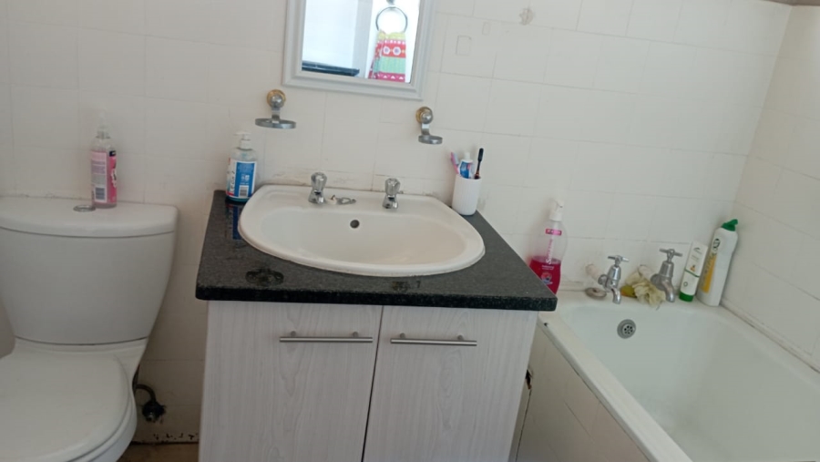 To Let 1 Bedroom Property for Rent in Lambton Gauteng