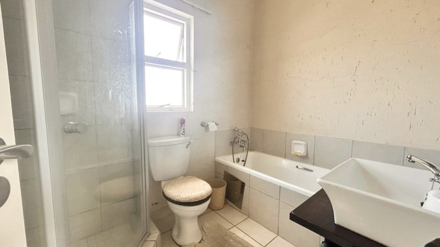 1 Bedroom Property for Sale in Lonehill Gauteng