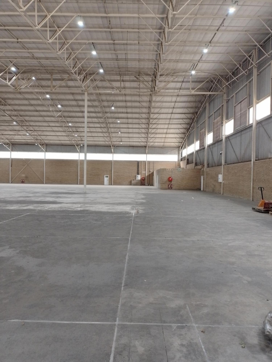 To Let Commercial Property for Rent in Longmeadow Gauteng