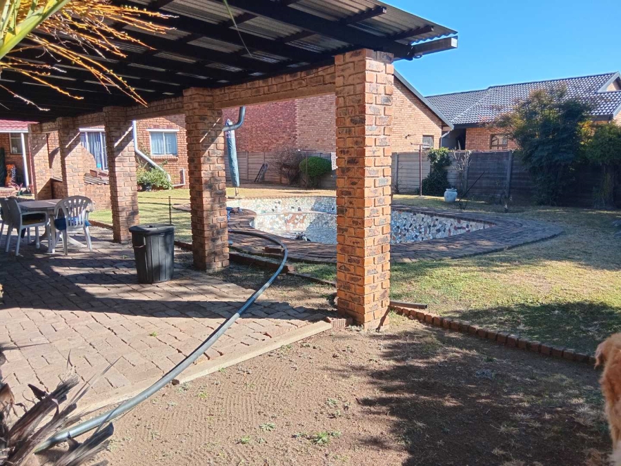 To Let 1 Bedroom Property for Rent in Cresslawn Gauteng