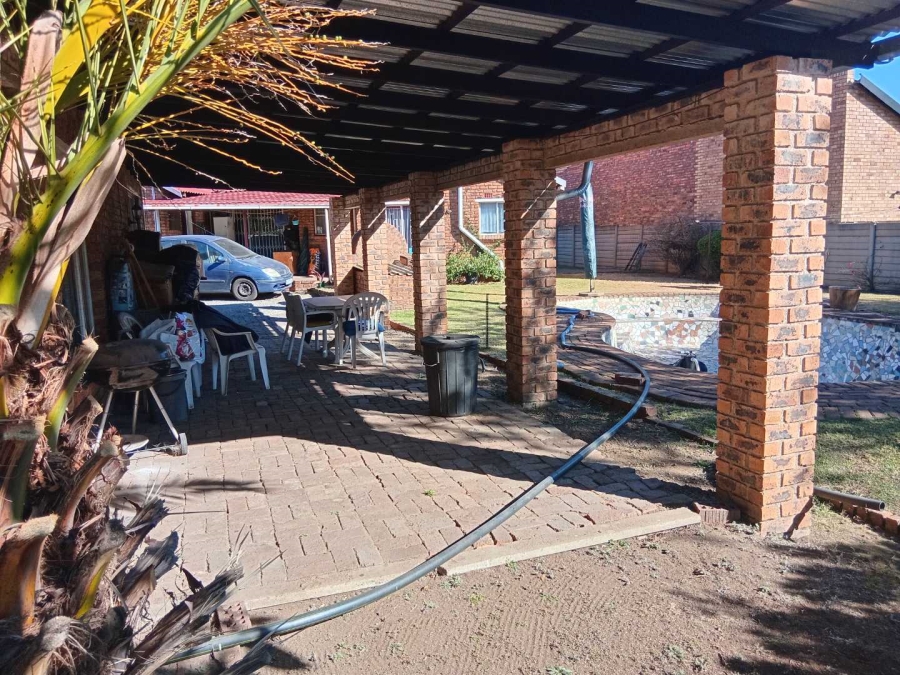 To Let 1 Bedroom Property for Rent in Cresslawn Gauteng
