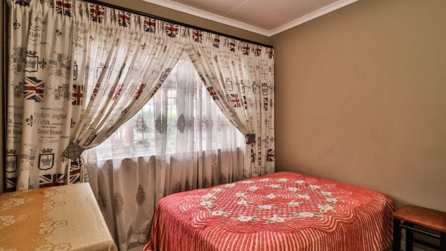 3 Bedroom Property for Sale in Mulbarton Gauteng