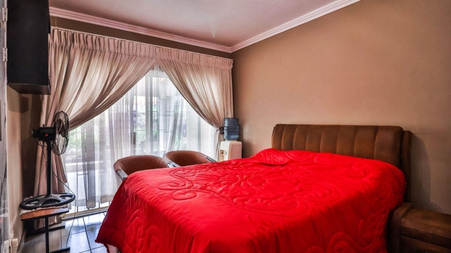 3 Bedroom Property for Sale in Mulbarton Gauteng