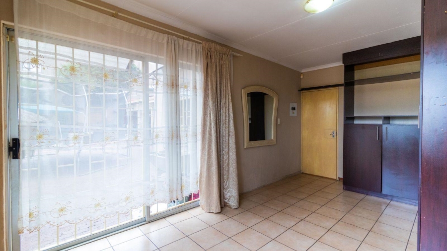 3 Bedroom Property for Sale in Mulbarton Gauteng