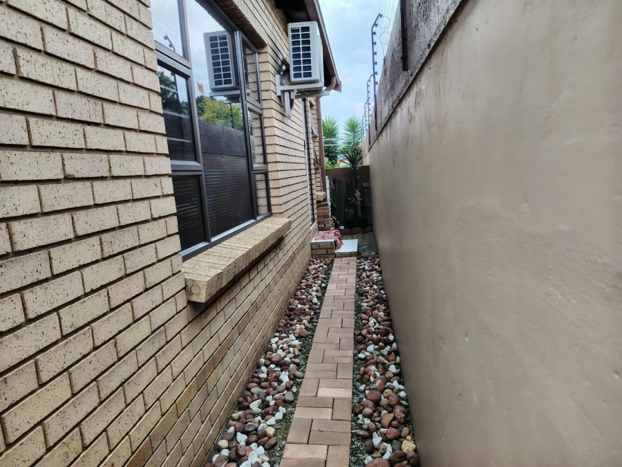 3 Bedroom Property for Sale in Bartlett Gauteng