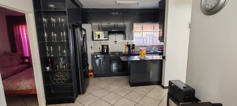 To Let 3 Bedroom Property for Rent in Cloverdene Gauteng